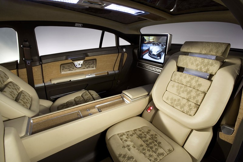 IAA Frankfurt 2007: Mercedes-Benz F700 – mistyczna nowoczesność