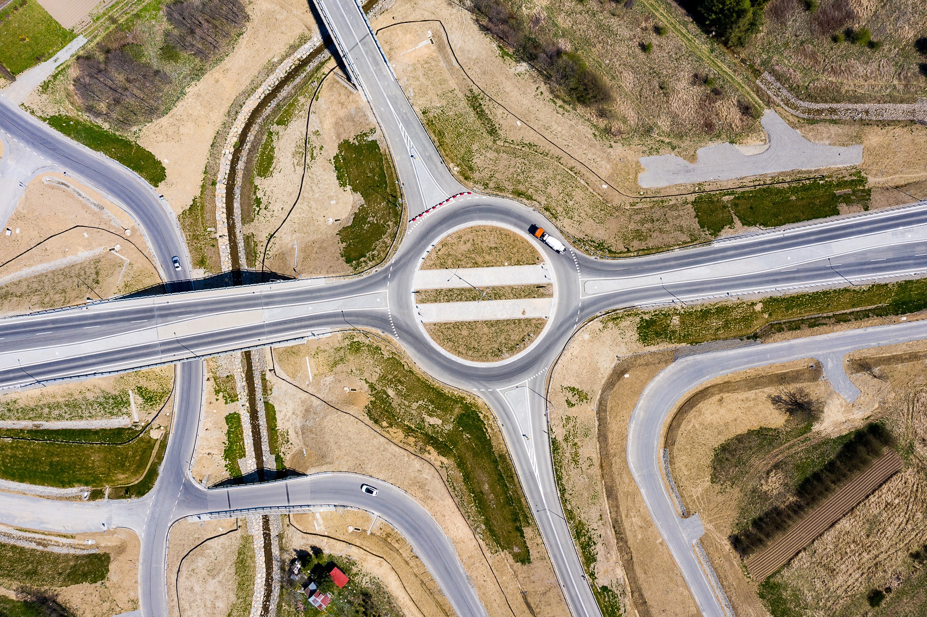 Widok z lotu ptaka na rondo - DK28