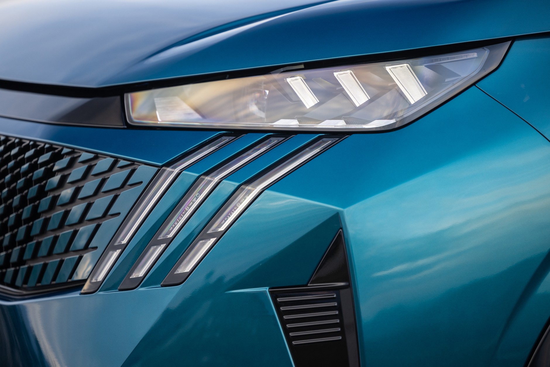 Peugeot e-3008