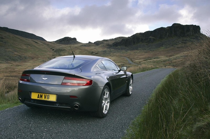 Aston Martin pojawił się w Polsce, na drogach będzie teraz piękniej