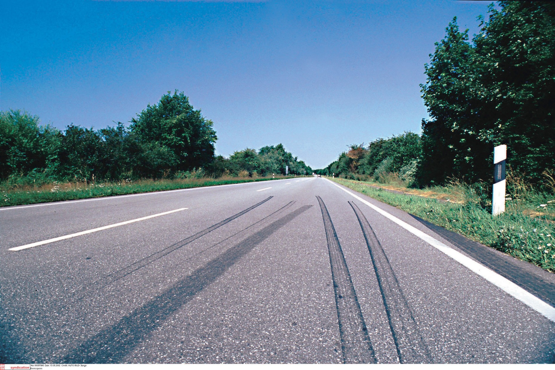 Czy przy hamowaniu autem z ABS-em powstają ślady na asfalcie?