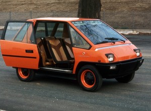 To Fiat 126, ale nie ten polski. Ma odsuwane drzwi