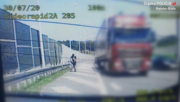 Jechał rowerem po drodze ekspresowej