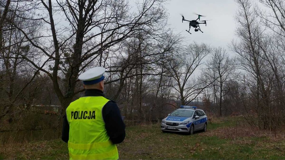 Policjanci od samego rana prowadzili specjalną akcję. Używali drona