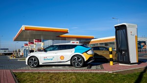 Shell z nowymi ładowarkami, dostępem do hubów ładowania i nową stacją tankowania gazu LNG