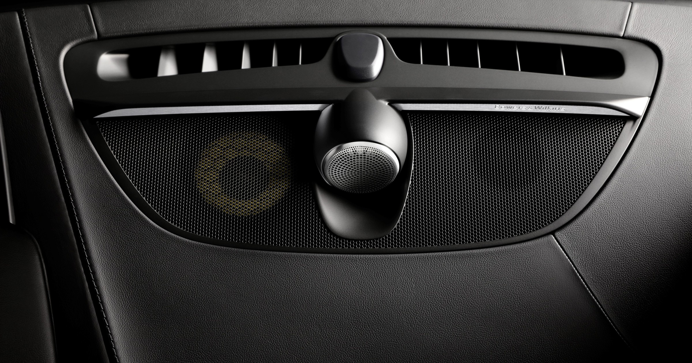 Zestaw centralny czyli głośnik średniotonowy i wysokotonowy 25 mm - Bowers & Wilkins w Volvo V90