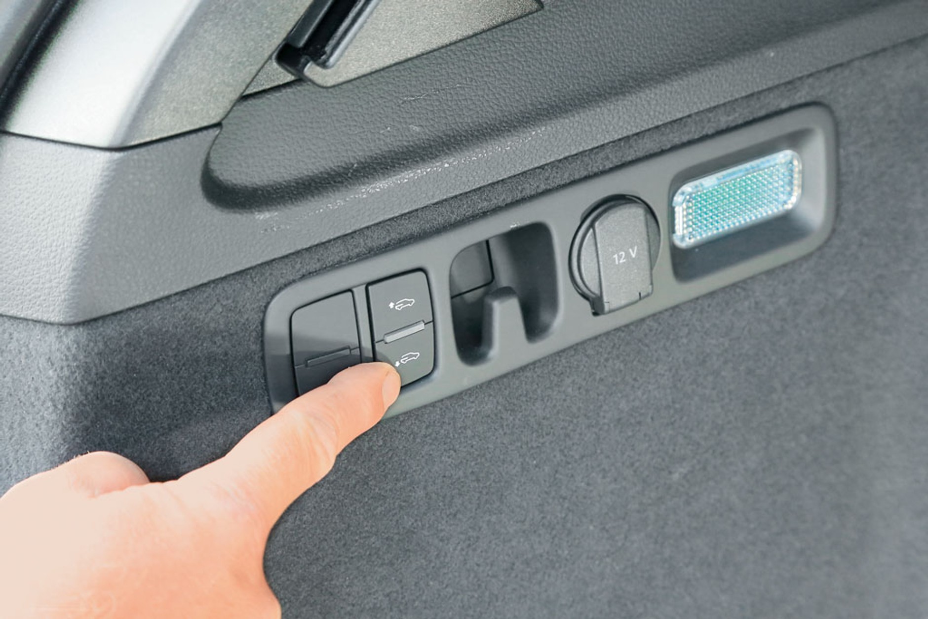 Audi Q7 E-TRON - diesel pod napięciem