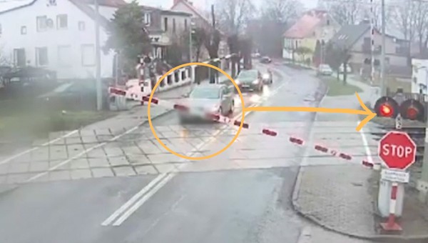 Kierowca nie przejął się opadającym szlabanem. Uratował go dróżnik [WIDEO]