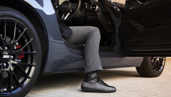 Mazda zaprojektowała buty do jazdy autem - sneakersy w stylu Kodo