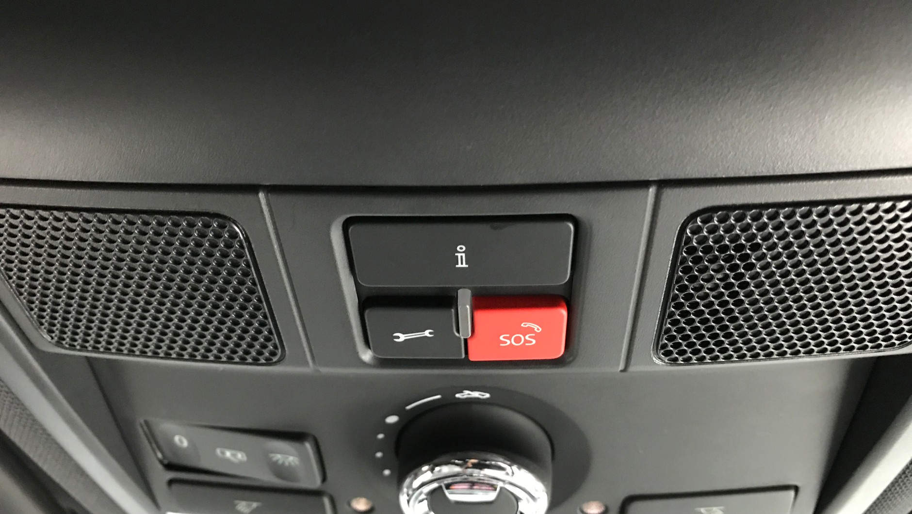 Automatyczne wzywanie pomocy w razie wypadku będzie częścią opcjonalnego systemu CARE CONNECT - Skoda Octavia III FL
