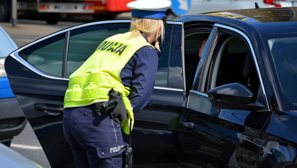 Poszukiwany oszust wpadł, bo... umówił się na randkę z policjantką