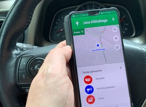 Google Maps ukrywa pod małym plusem funkcję, którą kochają kierowcy. Zacząłem jej używać