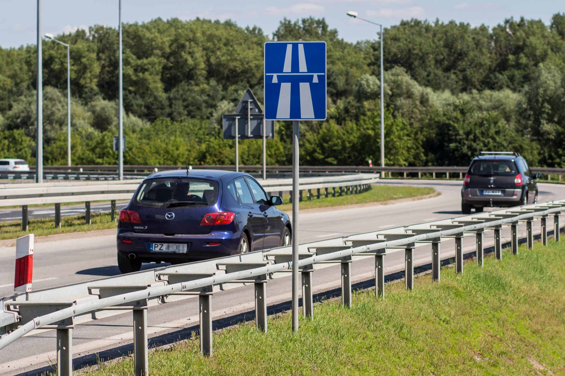 Co można sprawdzić podczas jazdy autostradą?