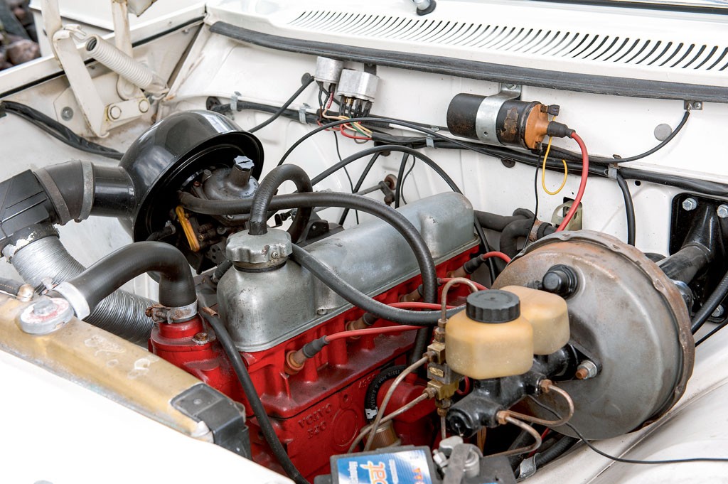 Pod maską tego egzemplarza pracuje najsłabsza jednostka dwulitrowa, 90-konna, o oznaczeniu B20A.