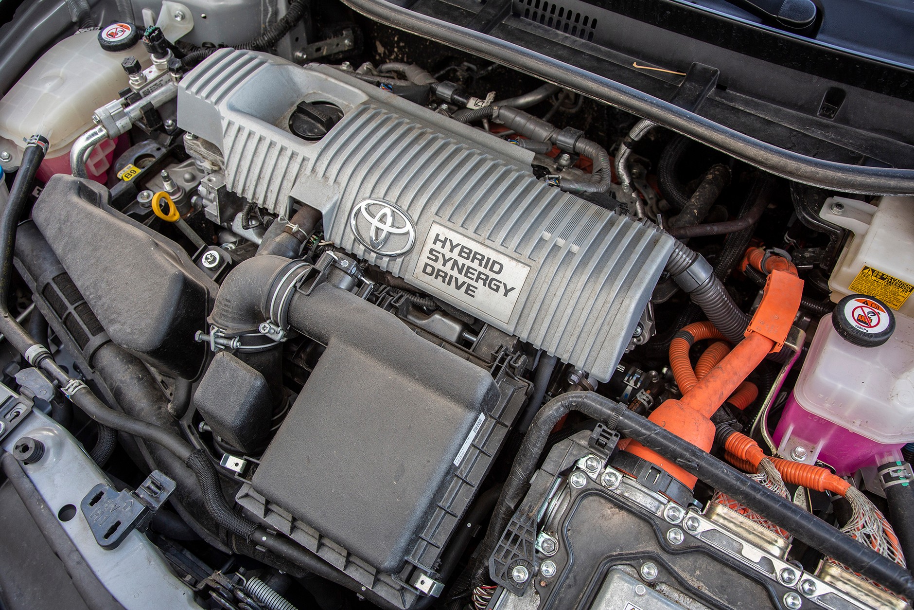 Obsługą auta z układami hybrydowymi powinni zajmować się tylko odpowiednio przeszkoleni mechanicy