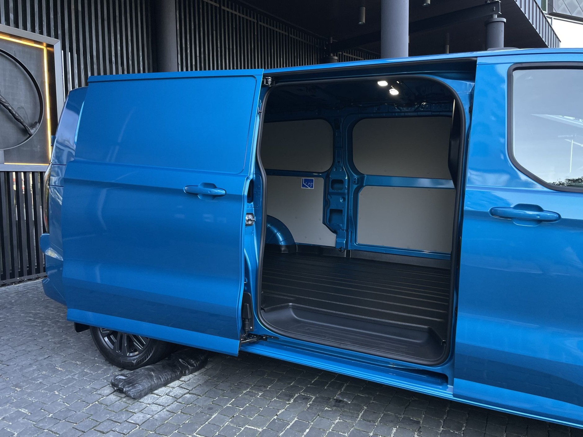 Ford E-Transit Custom