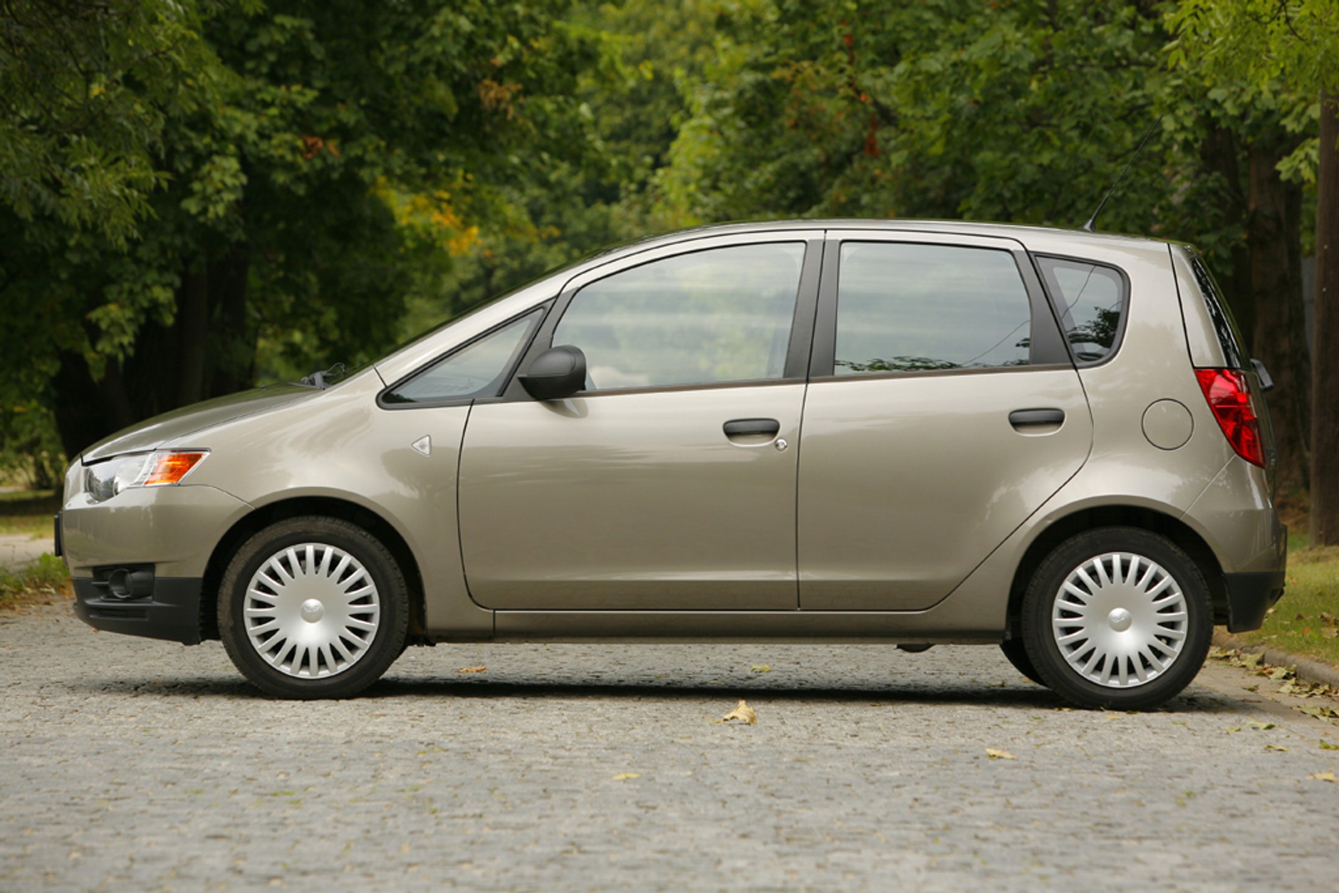 Mitsubishi Colt 1.3 Clear Tec - Oszczędza, kiedy stoi