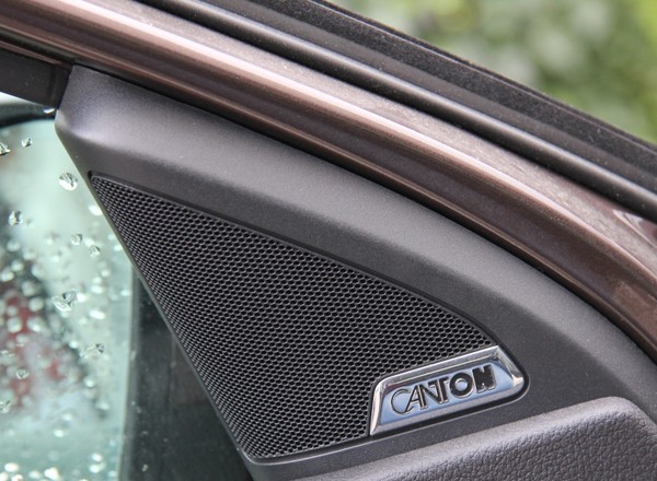 Jak gra Canton w Octavii?