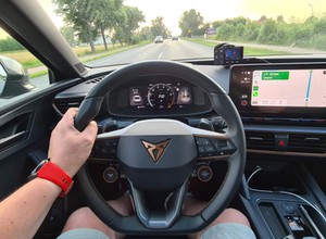 Jeździłem Cuprą Leon o mocy 300 KM. Taki nieoznakowany radiowóz ma grupa Speed z Kępna