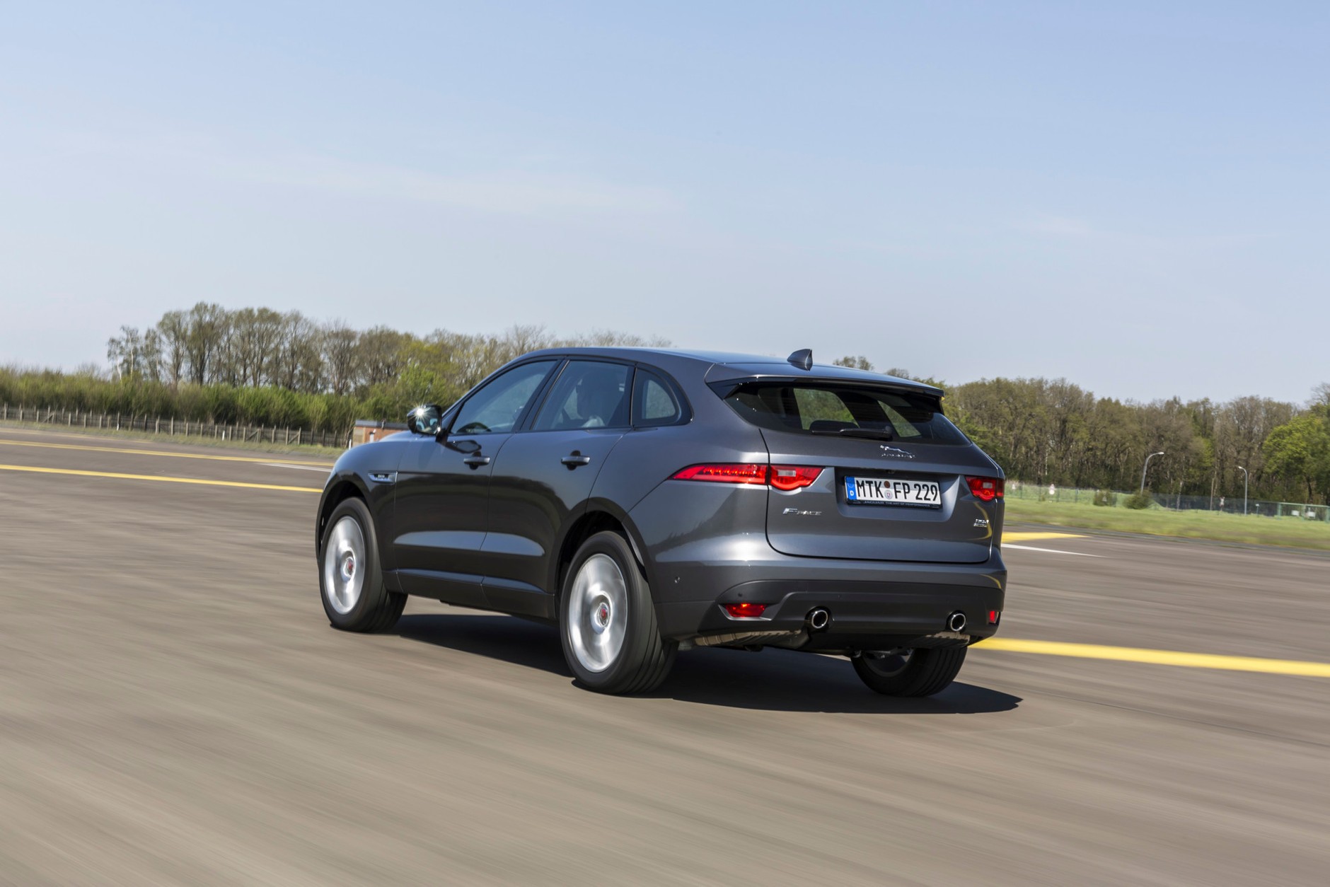 Pojedynek indywidualistów - BMW X4 i Jaguar F-Pace