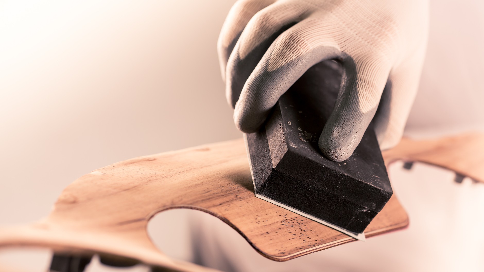 Fabryka Bentleya w Crewe – obróbka drewna, produkcja forniru