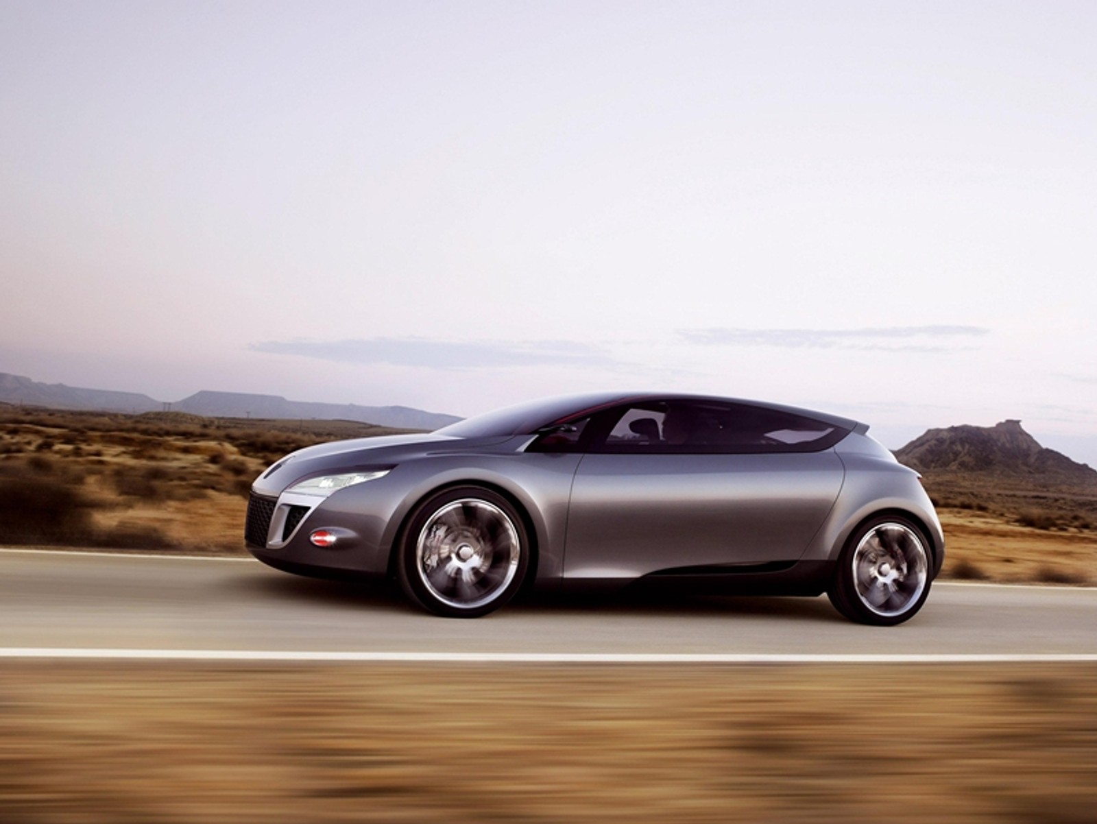 N-Dubz polecieli w kosmos Renault Megane