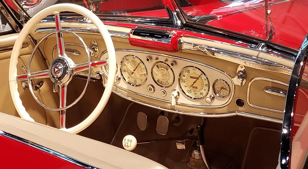 Mercedes 500 K. Kokpit