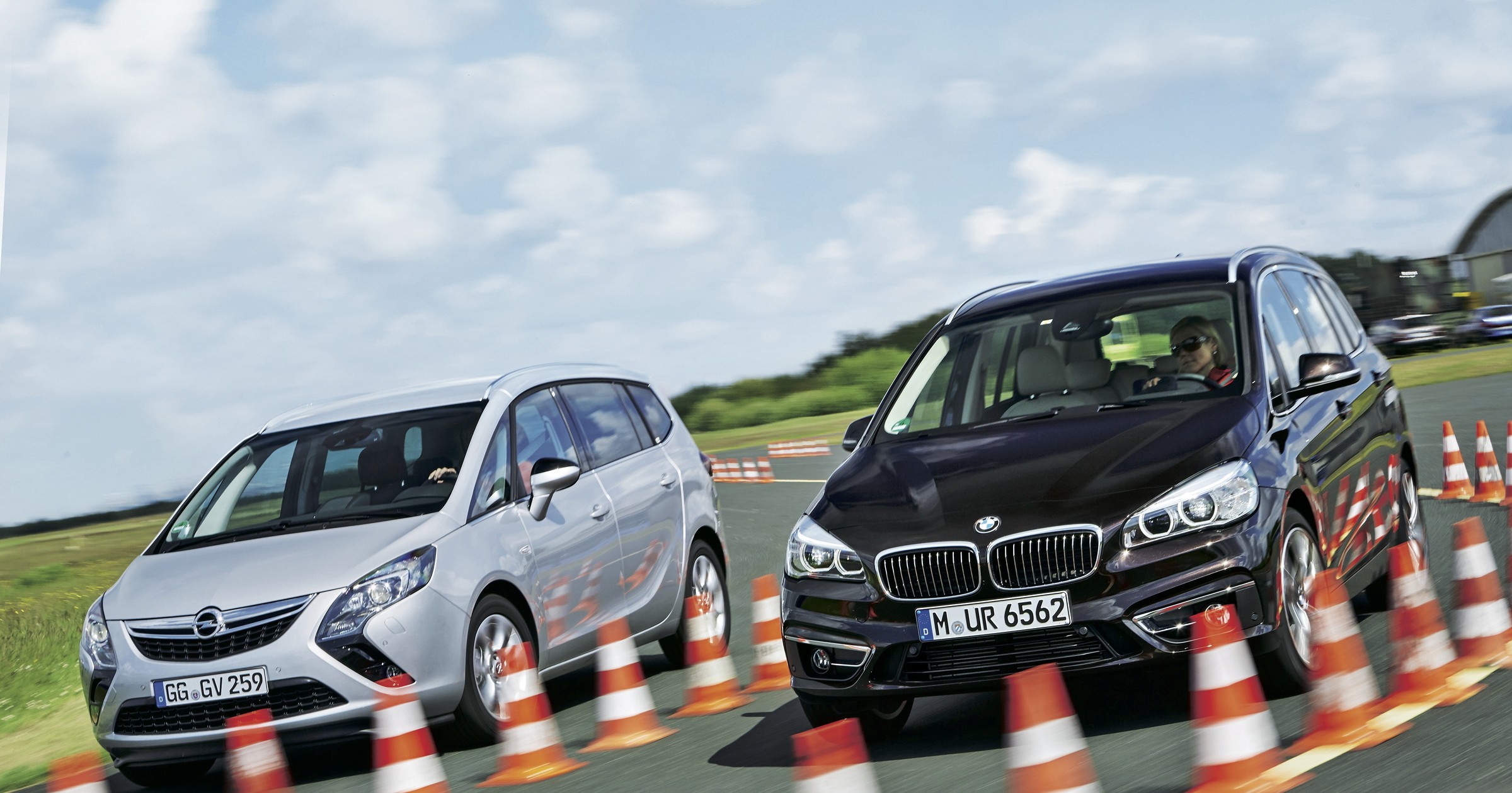Czas na rodzinną frajdę z jazdy - BMW 218d Gran Tourer kontra Opel Zafira Tourer 1.6 CDTI