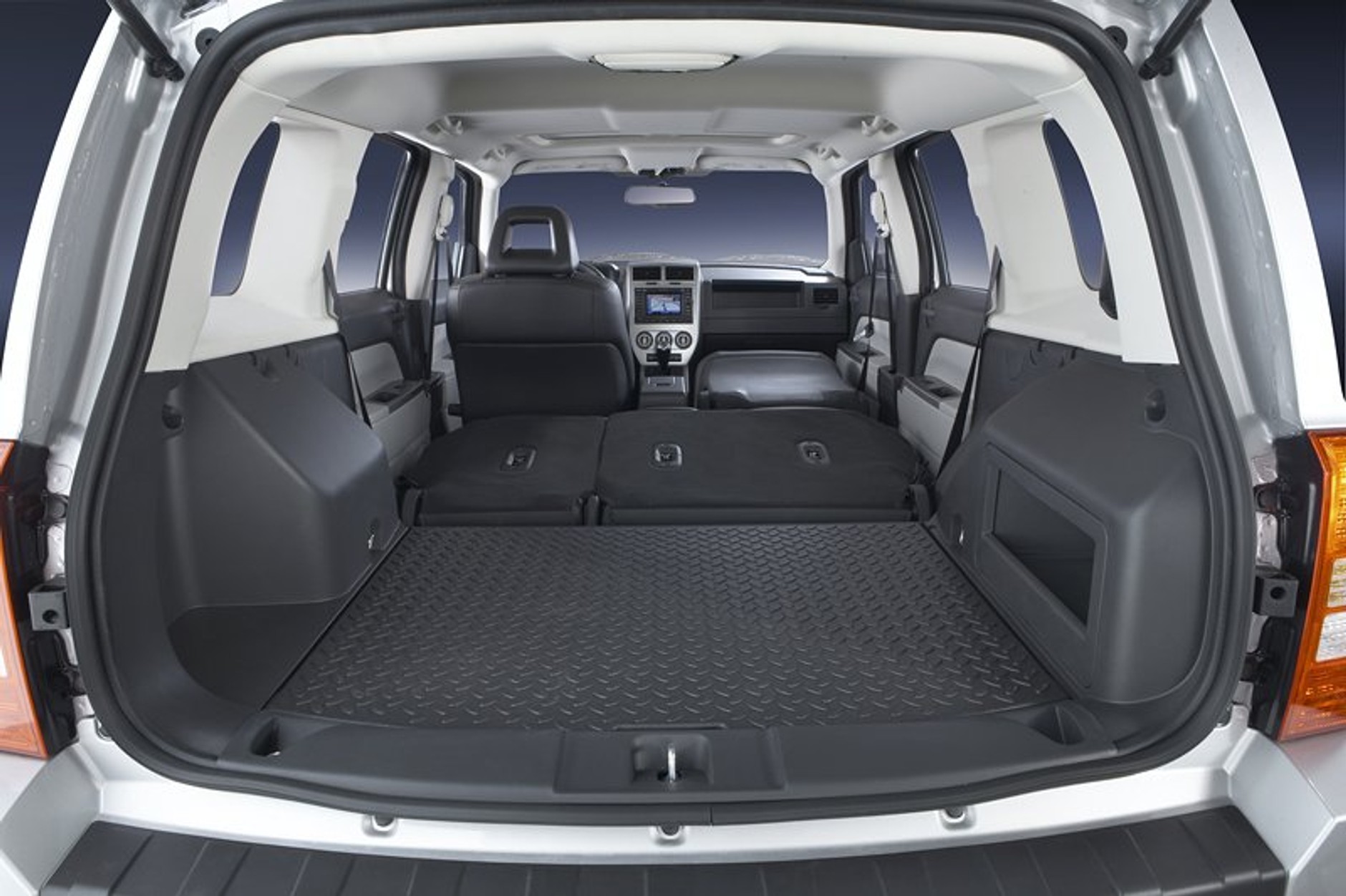 Jeep w Genewie: Patriot i Commander Overland debiutują