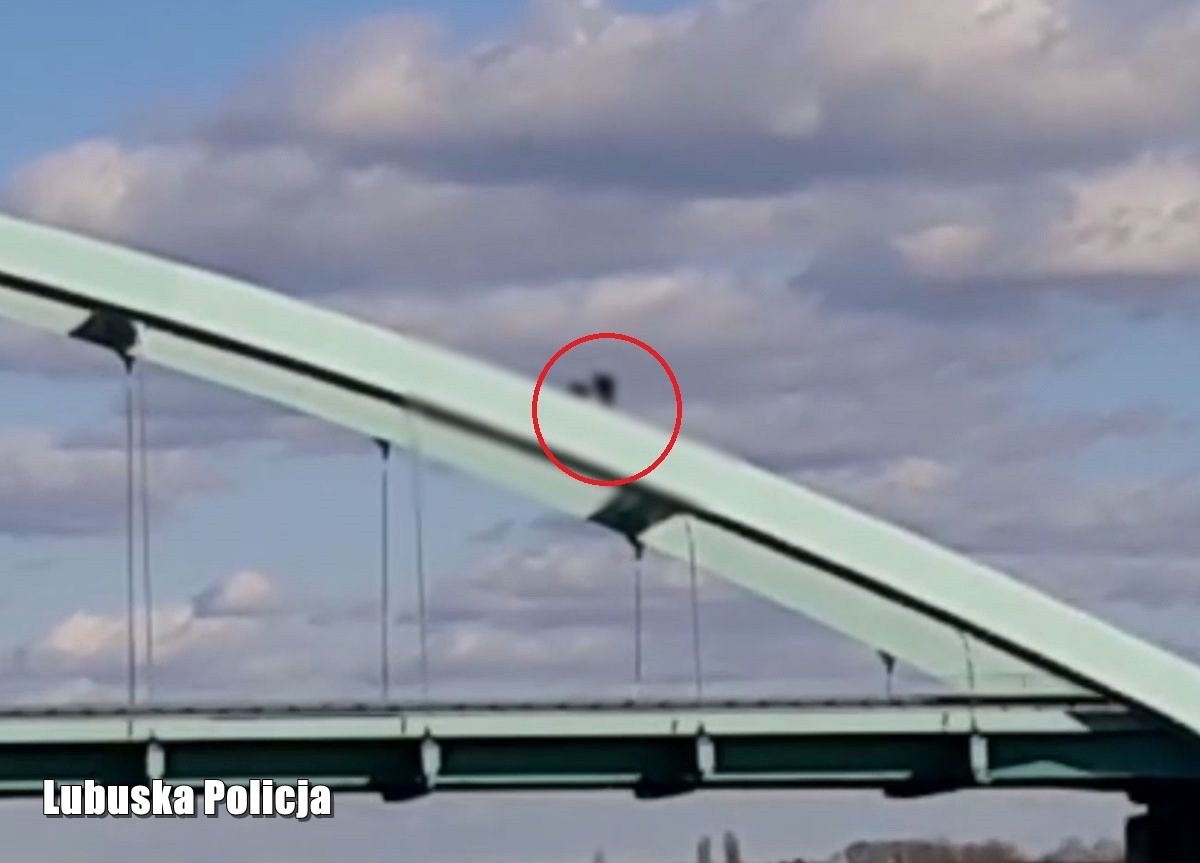 To miała być romantyczna randka z nutką adrenaliny. Weszli na przęsła wysokiego wiaduktu