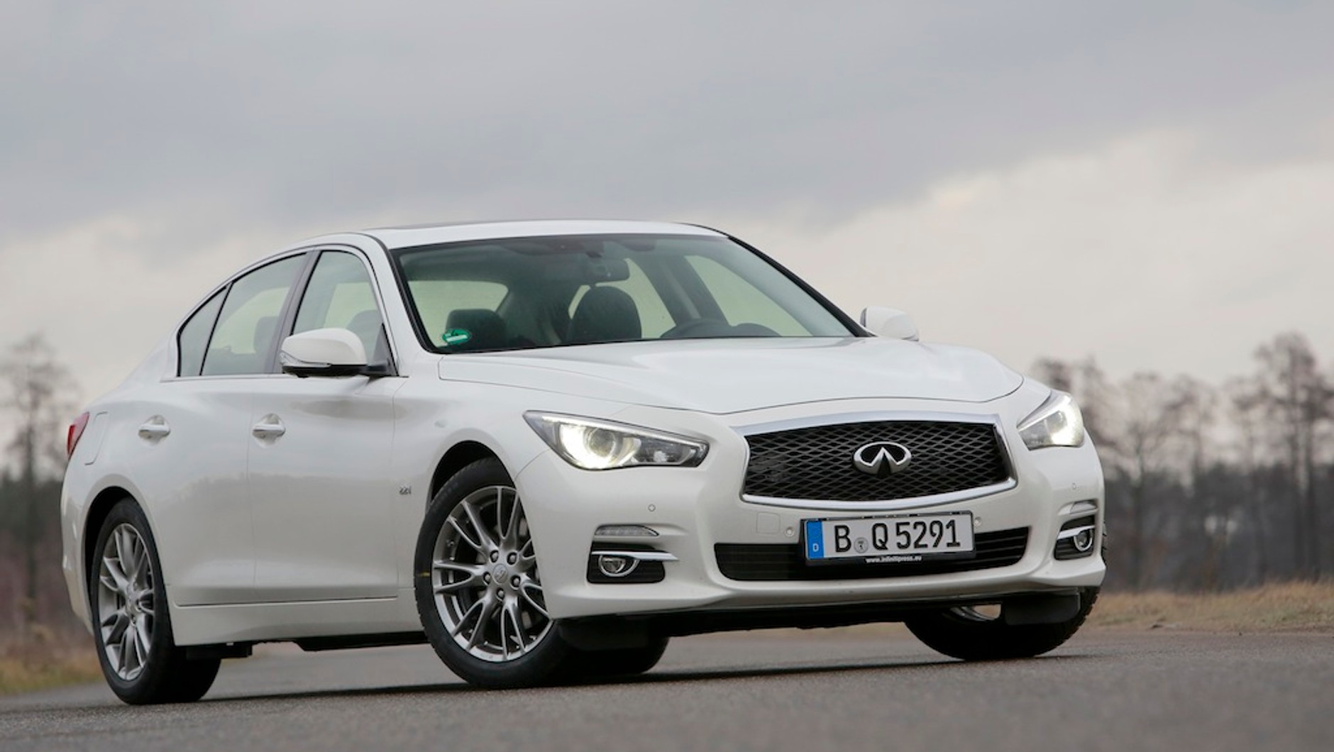 Jak działa adaptacyjny układ kierowniczy w Infiniti Q50?