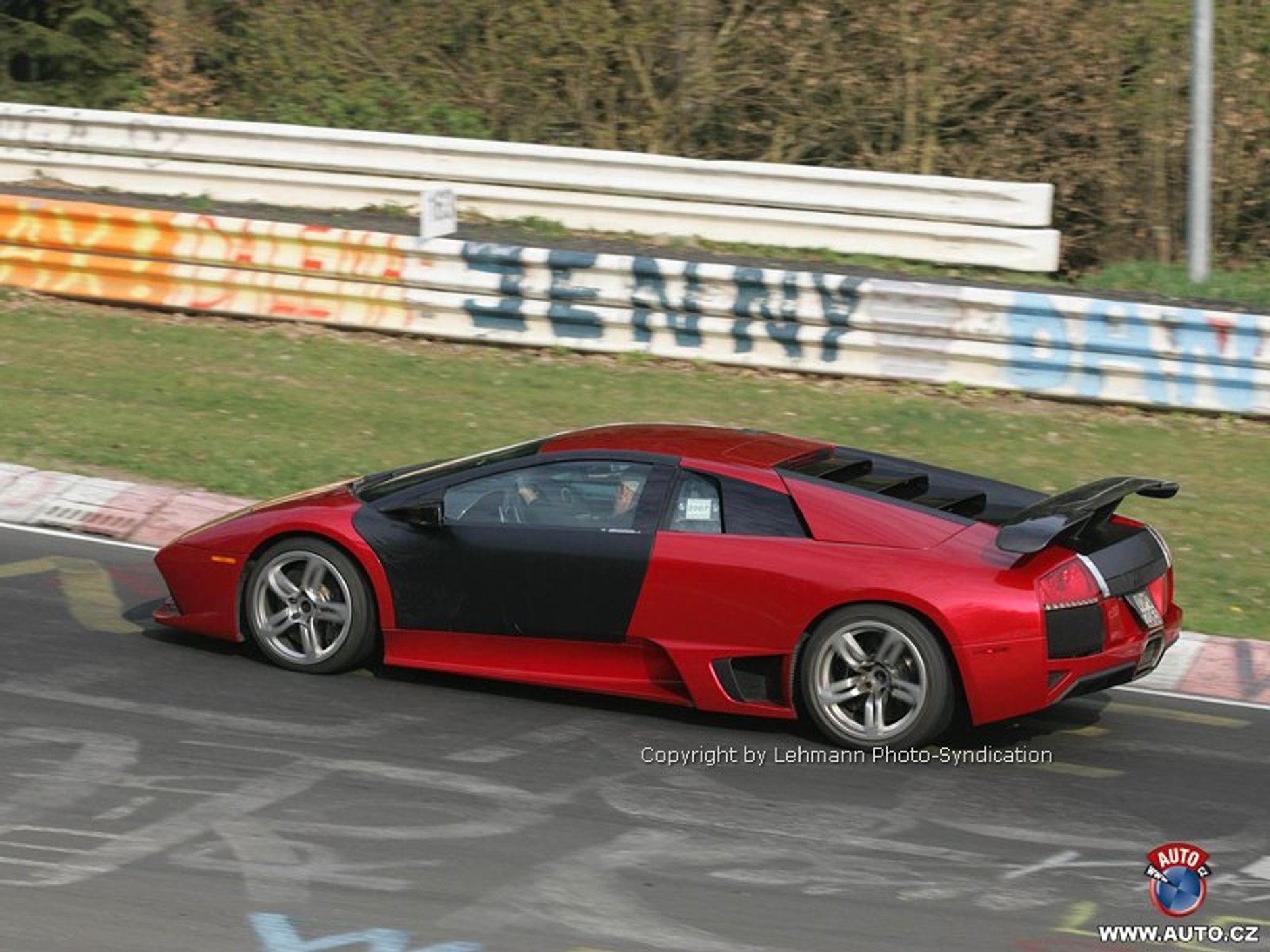 Zdjęcia szpiegowskie: duże Lambo bez zbędnych kilogramów