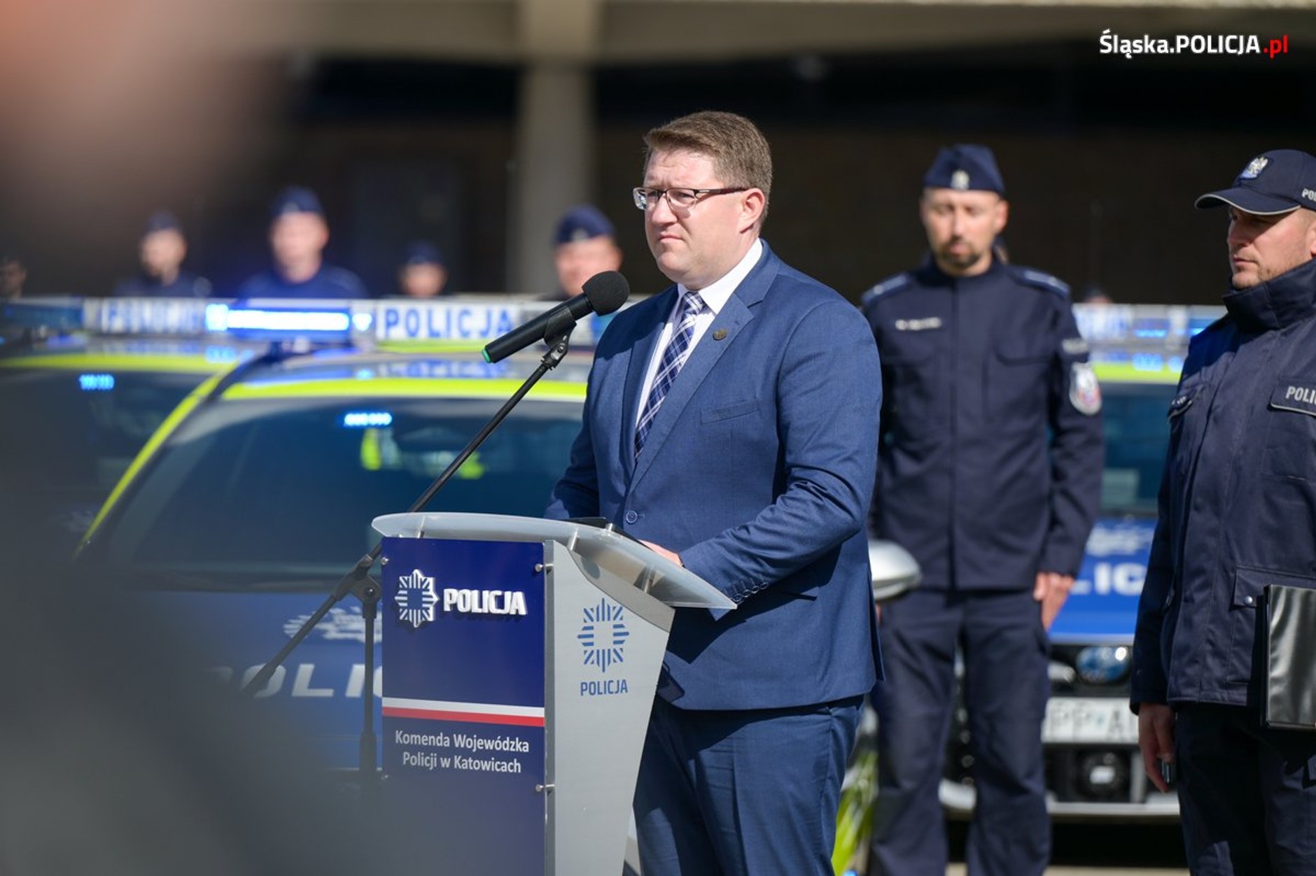 Policjanci ze Śląska dostali nowe radiowozy. Są hybrydowe