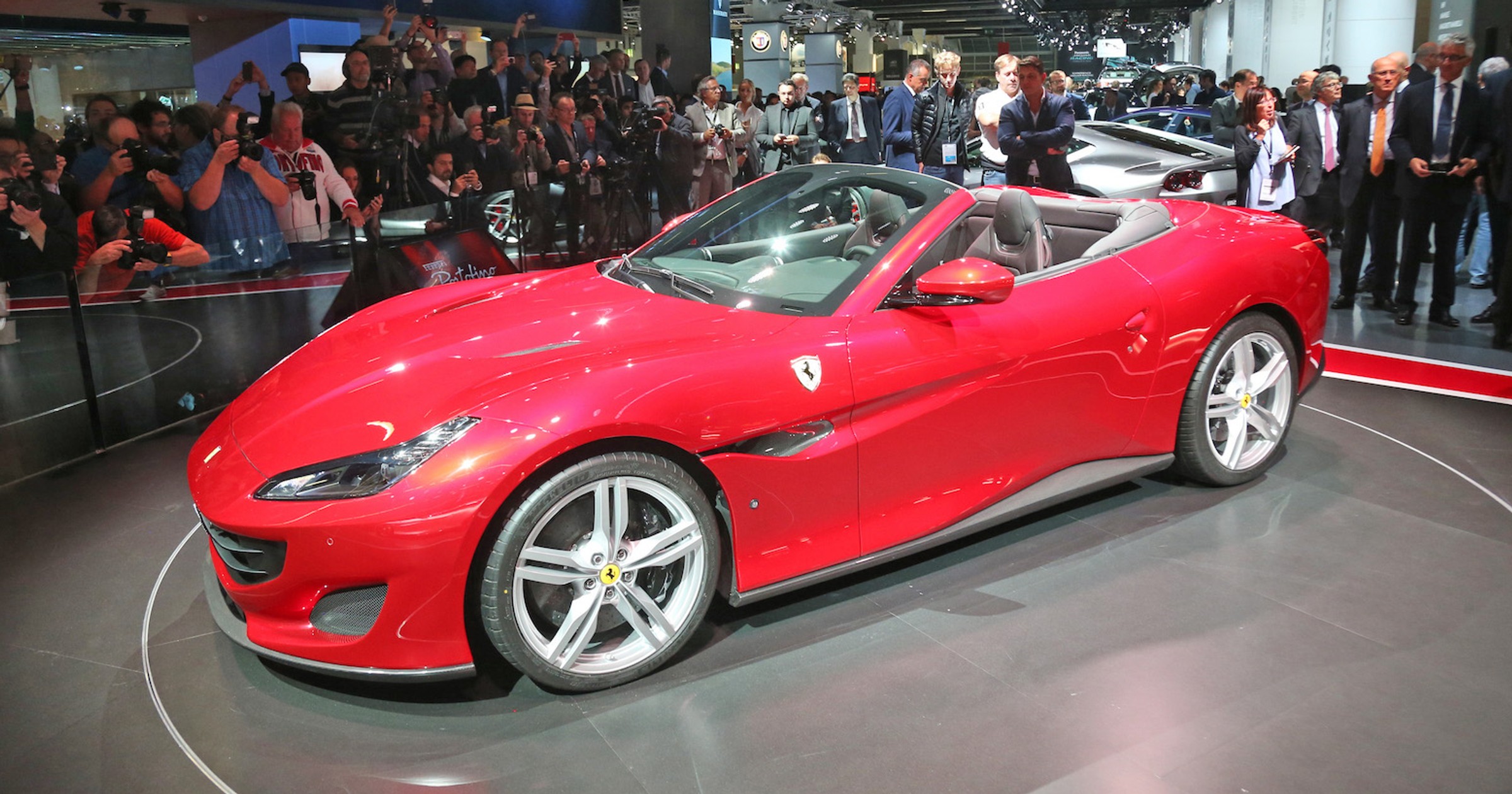 Ferrari Portofino na salonie we Frankfurcie
