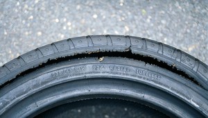 Usterki opon, które da się naprawić, a które kwalifikują opony do wymiany