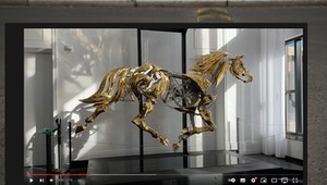Niesamowita rzeźba "konia mechanicznego", która galopuje [Nagranie]