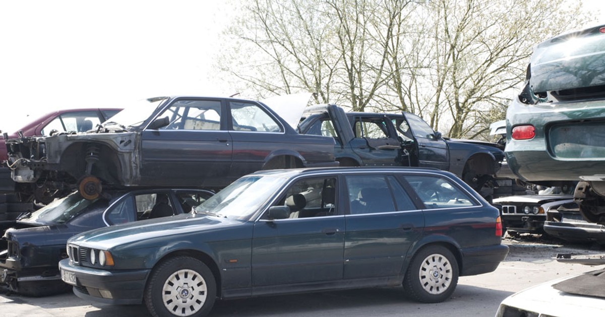 Auto na części: trzeba uważać na okazje