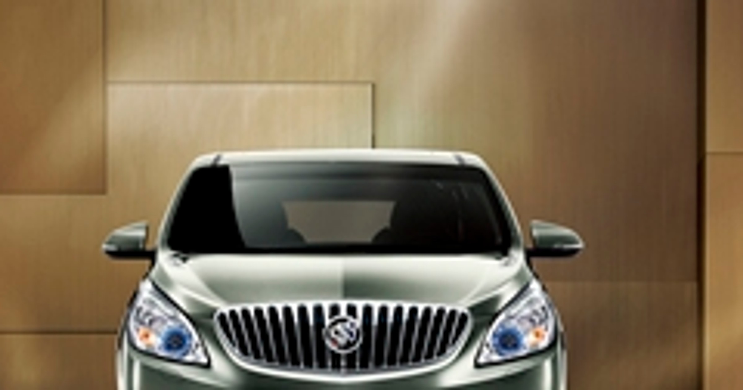 Buick GL8 nadjeżdża