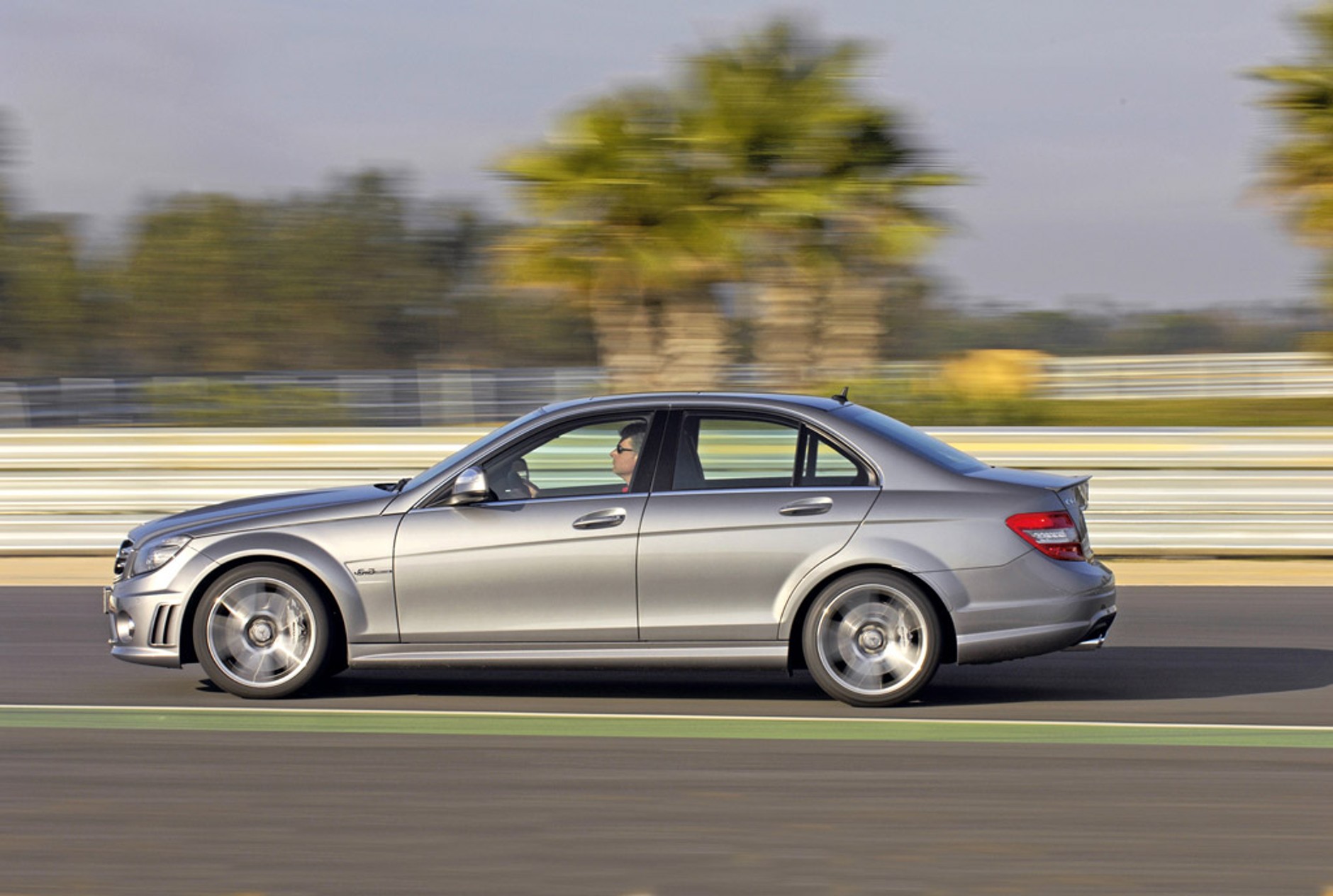 Poznaj samochody o najwyższej i najniższej mocy
