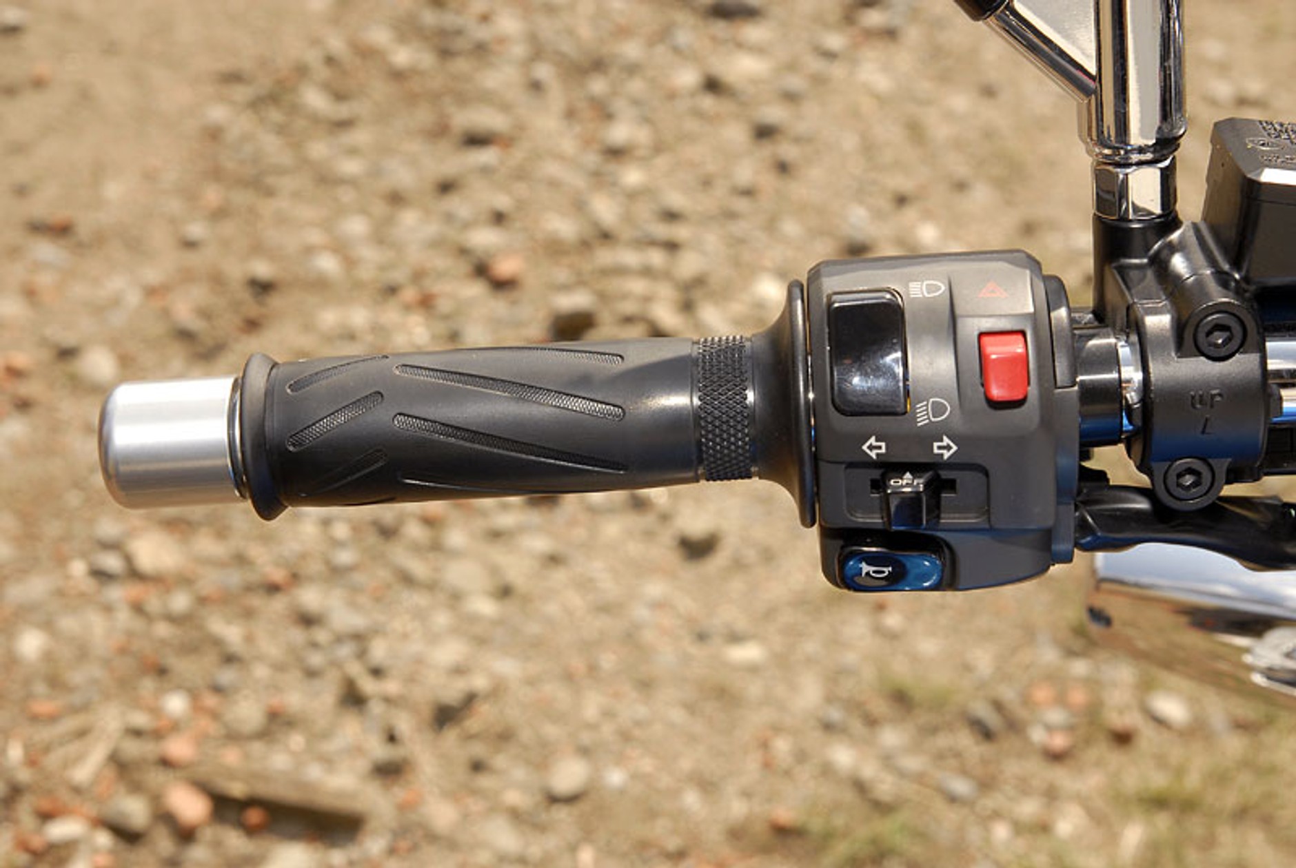 Yamaha XJR 1300: akademicka jazda (test)