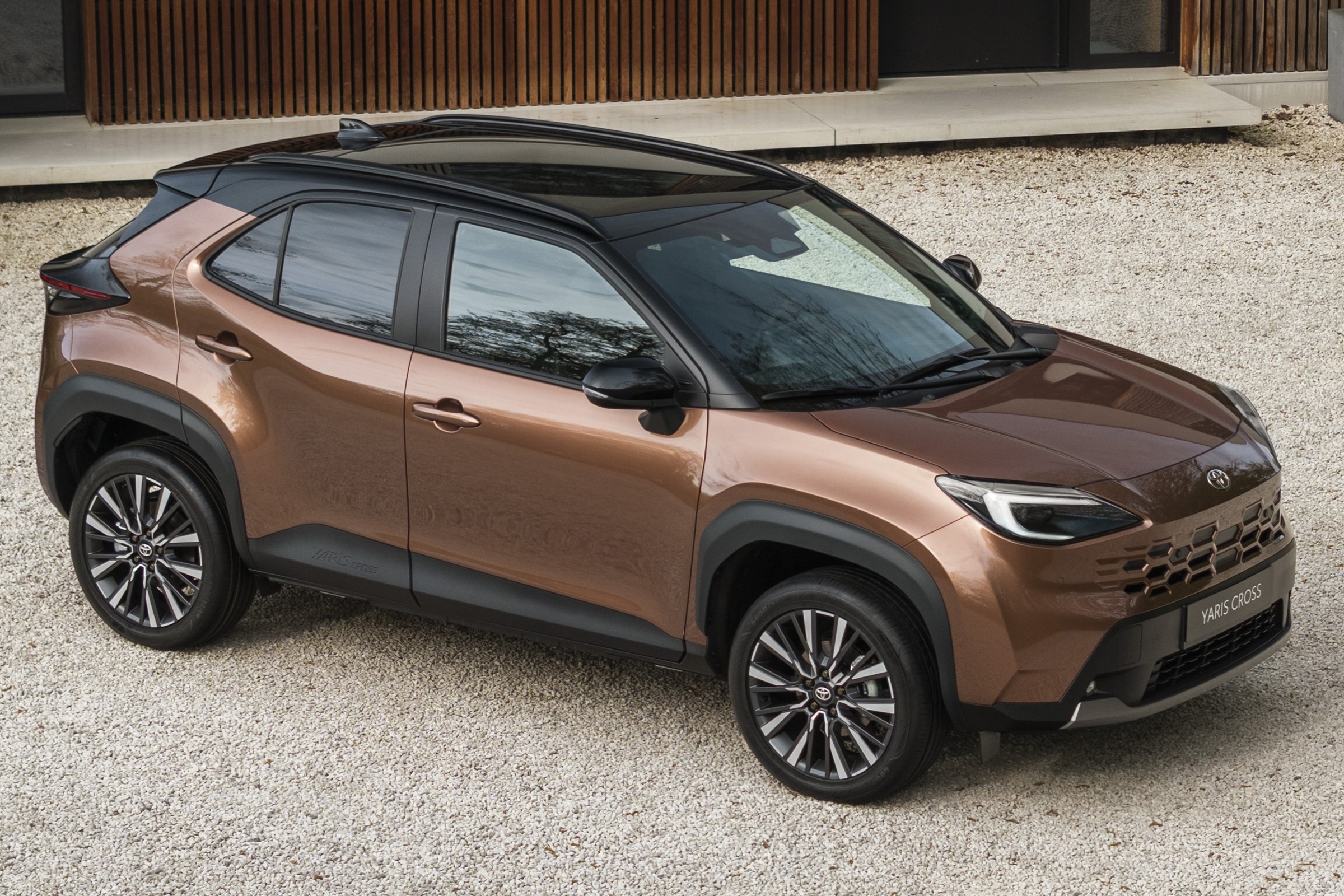Jakie auta Polacy najczęściej porównują przed zakupem? Imponujący wynik Toyoty