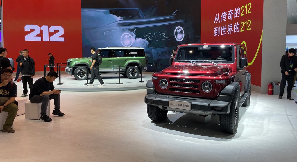 Chińskie terenówki BAW 212 na targach Auto China 2026 w Pekinie