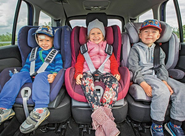 Kiedy dziecko może jeździć z produ w samochodzie. Wyjaśniamy