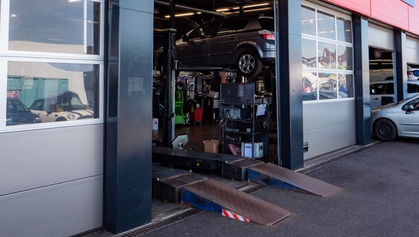 Pan Tomasz o mało nie przejechał pieszej. "Zrobiło mi się gorąco"