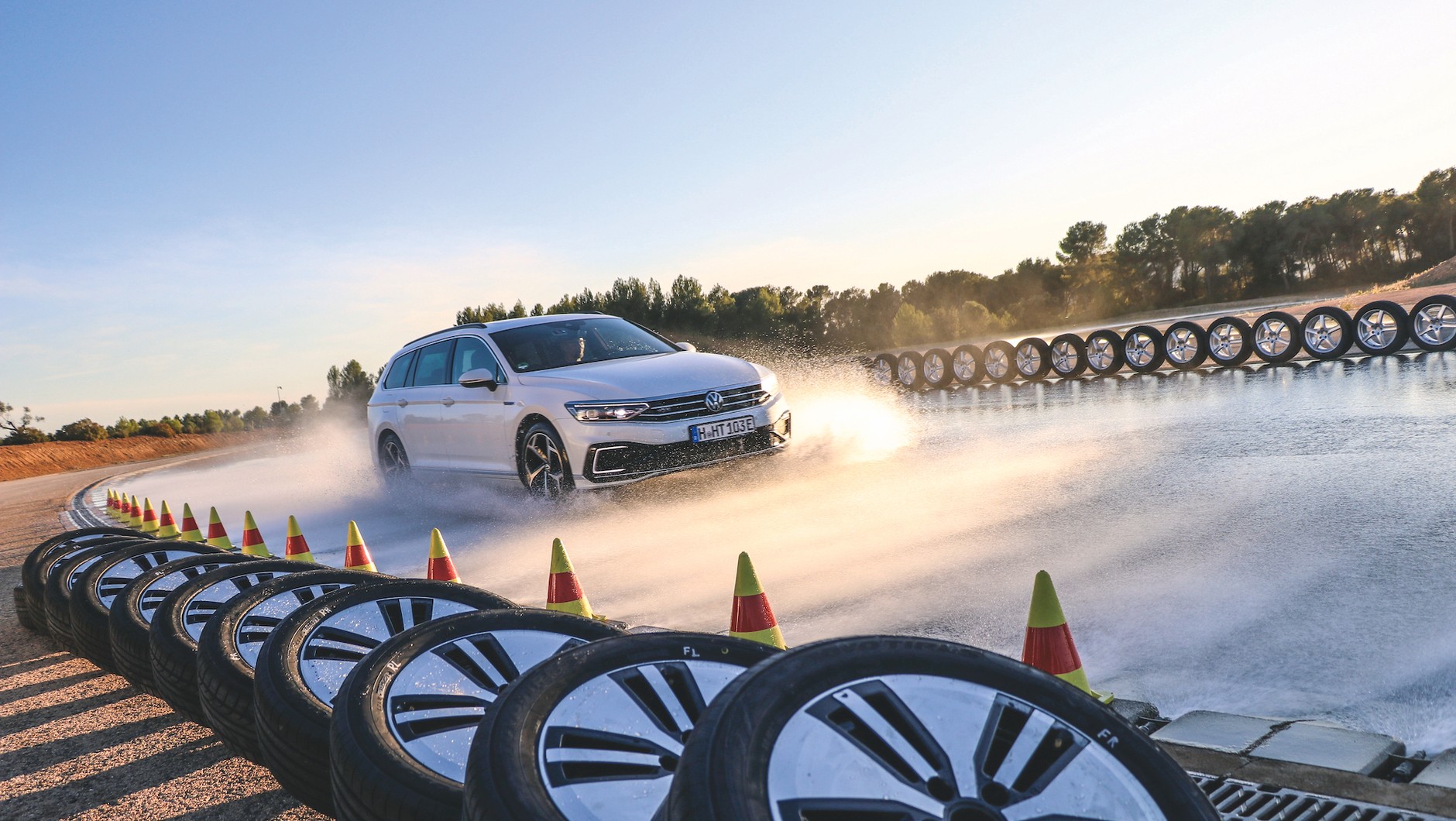 Test opon letnich 2022. Opony w rozmiarze 215/55 R17