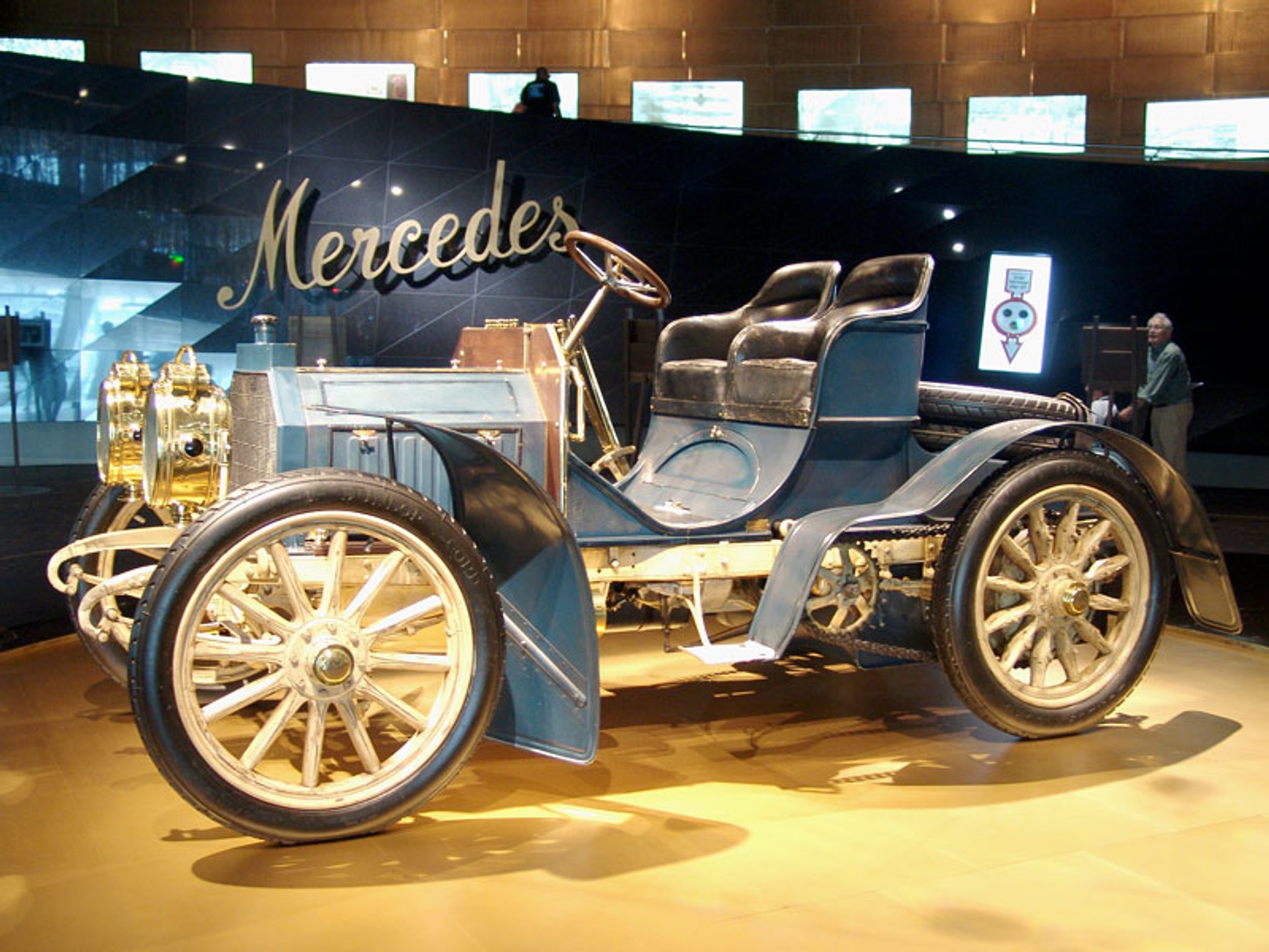 Mercedes-Benz Muzeum: 120 lat historii na 9 piętrach - 1. część (galeria)