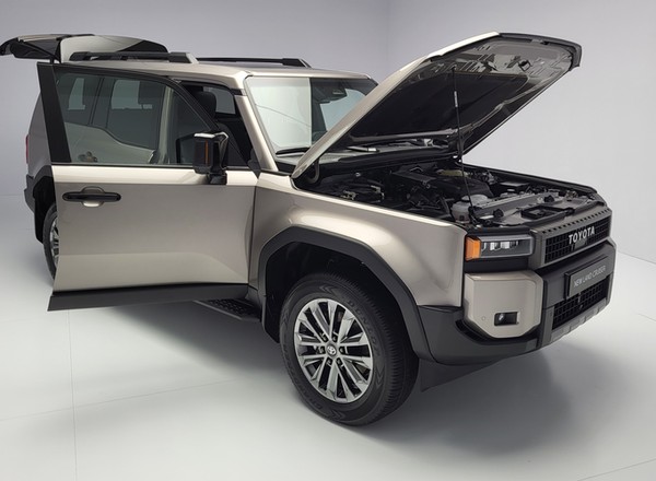 Nowa Toyota Land Cruiser 250 już w Polsce. To cud, że takie auta jeszcze trafiają do Europy