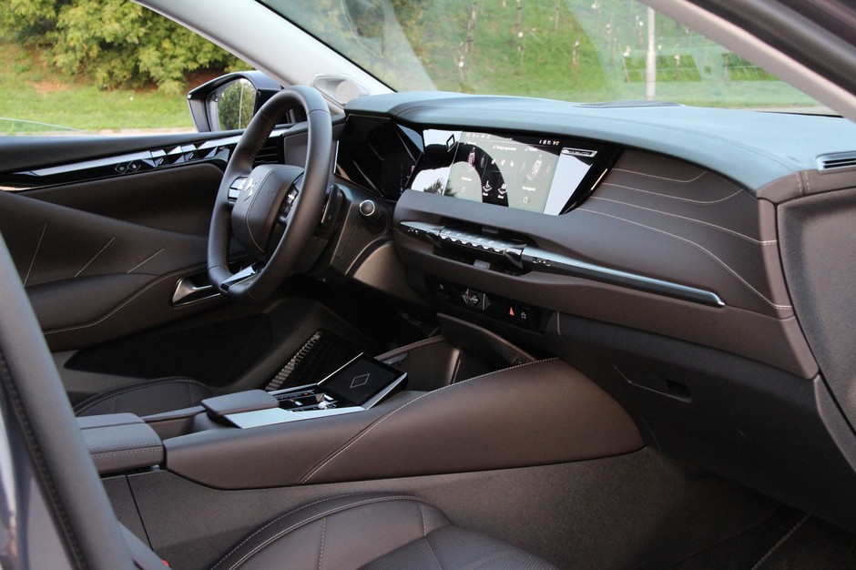 DS 4 PHEV Antoine De Saint Exupery