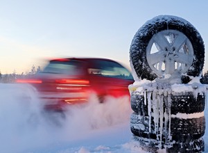 Test opon zimowych w rozmiarze195/65 R15. Sprawdzamy, kto produkuje najlepsze opony zimowe?
