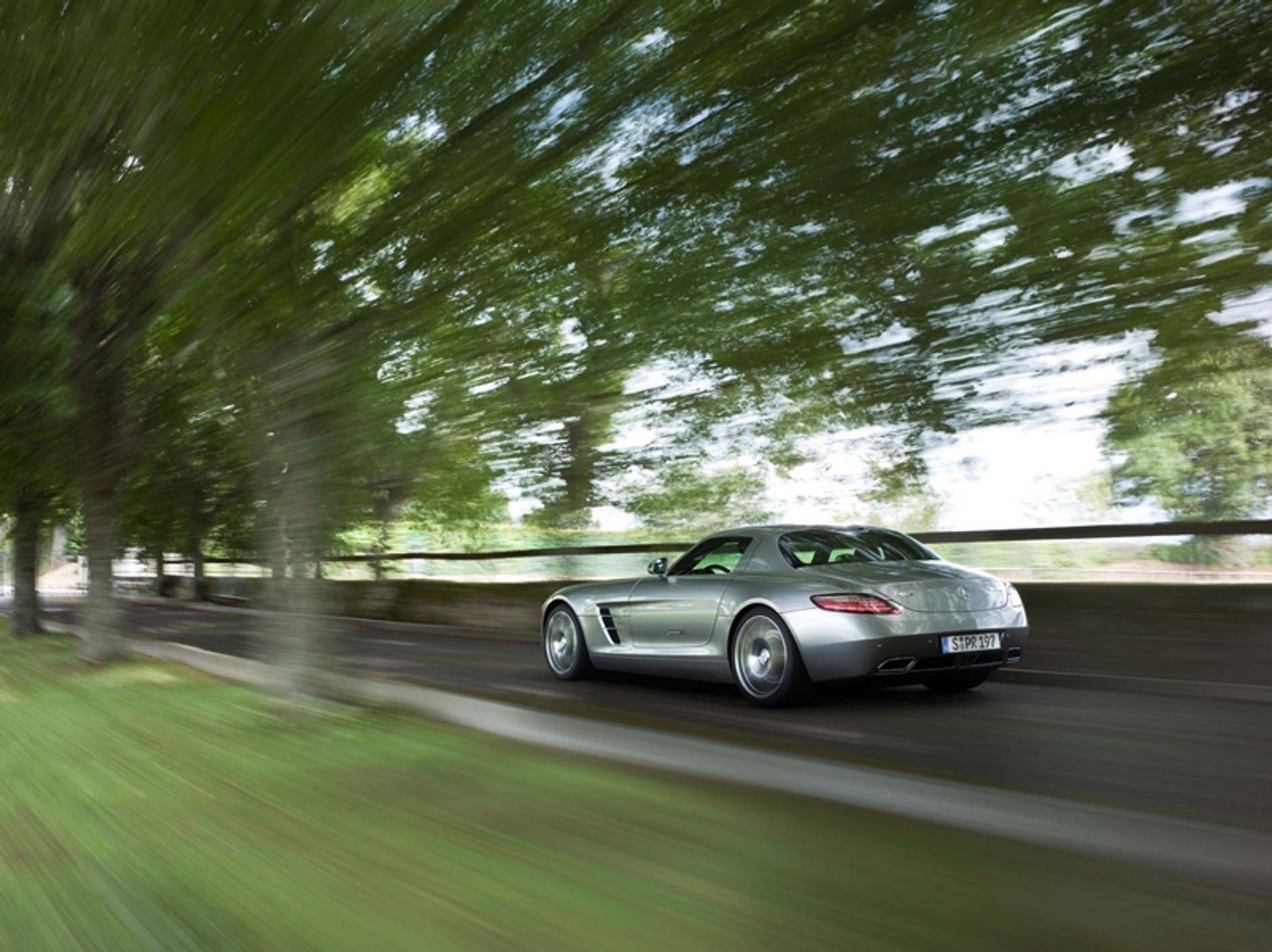 Mercedes SLS AMG w całej okazałaości